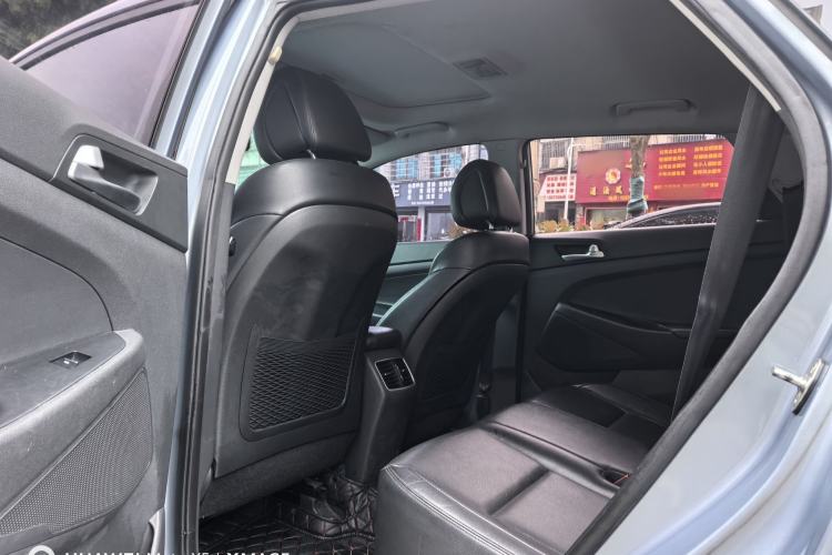 Used Hyundai Tucson 2015 1.6T Dual-Clutch Two-Wheel-Drive Smart Model Interior 5