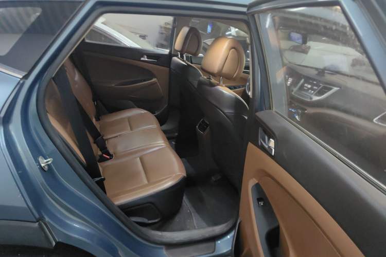 Used Hyundai Tucson 2015 1.6T Dual-Clutch Two-Wheel-Drive Leading Model Interior 6