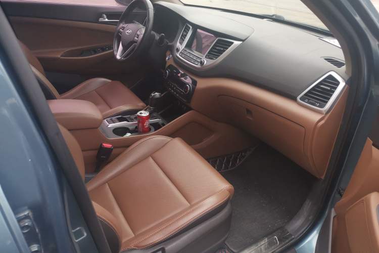Used Hyundai Tucson 2015 1.6T Dual-Clutch Two-Wheel-Drive Smart Model Interior 7