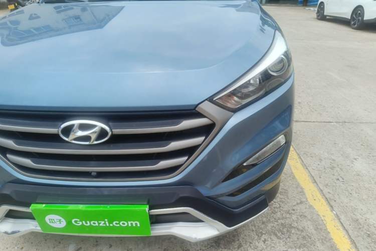 Used Hyundai Tucson 2015 1.6T Dual-Clutch Two-Wheel-Drive Smart Model Left Front Headlight
