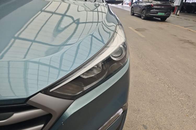 Used Hyundai Tucson 2015 1.6T Dual-Clutch Two-Wheel-Drive Smart Model Left Front Headlight