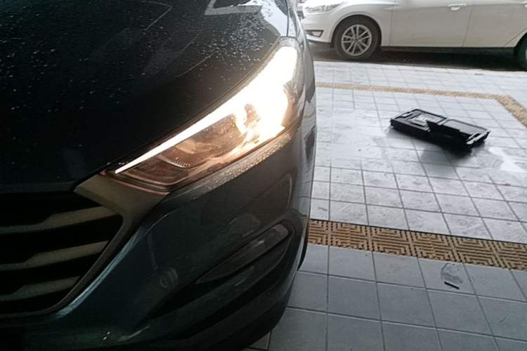 Used Hyundai Tucson 2015 1.6T Dual-Clutch Two-Wheel-Drive Smart Model Left Front Headlight