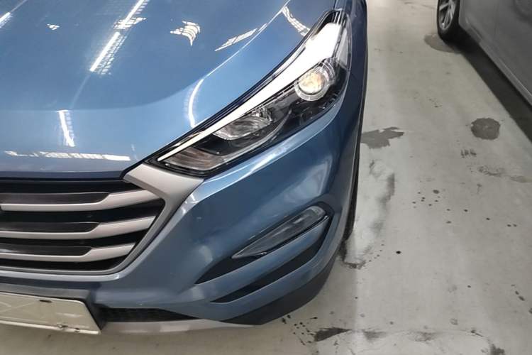 Used Hyundai Tucson 2015 1.6T Dual-Clutch Two-Wheel-Drive Smart Model Left Front Headlight