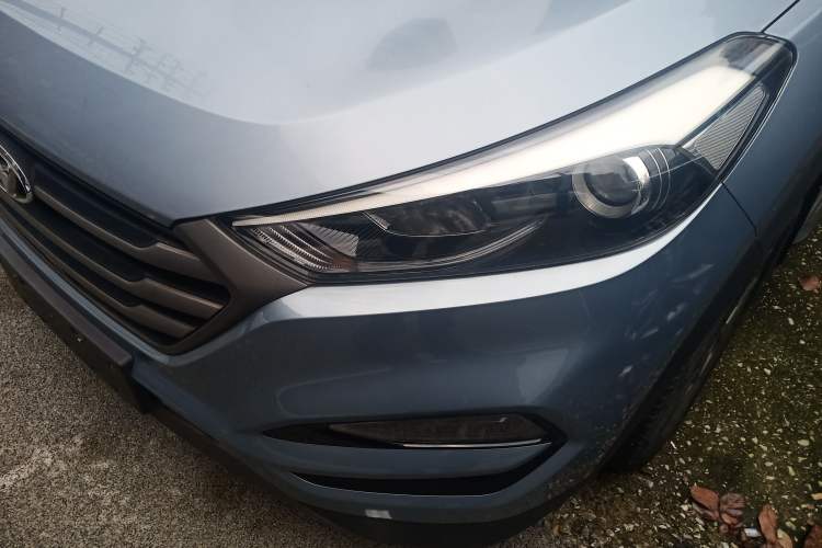 Used Hyundai Tucson 2015 1.6T Dual-Clutch Two-Wheel-Drive Smart Model Left Front Headlight