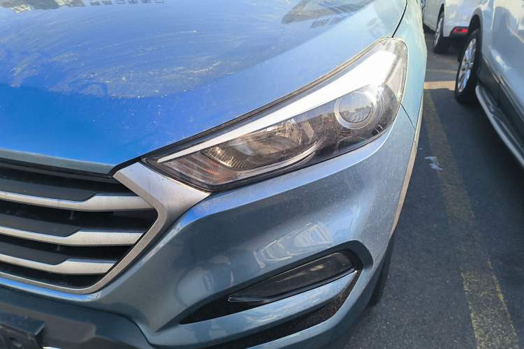 Used Hyundai Tucson 2015 1.6T Dual-Clutch Two-Wheel-Drive Smart Model Left Front Headlight