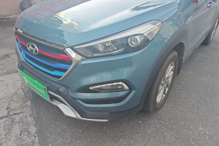 Used Hyundai Tucson 2015 1.6T Dual-Clutch Two-Wheel-Drive Smart Model Left Front Headlight