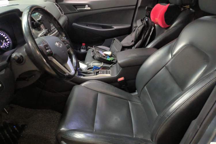 Used Hyundai Tucson 2015 1.6T Dual-Clutch Four-Wheel Drive Flagship Model Left Front Seat