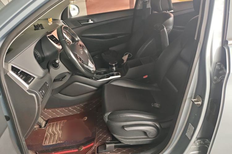 Used Hyundai Tucson 2015 1.6T Dual-Clutch Two-Wheel-Drive Smart Model Left Front Seat