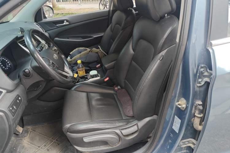 Used Hyundai Tucson 2015 1.6T Dual-Clutch Two-Wheel-Drive Leading Model Left Front Seat