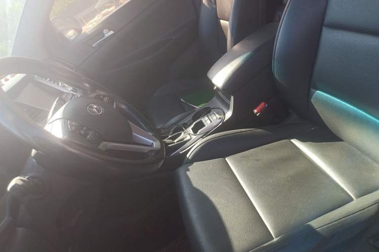 Used Hyundai Tucson 2015 1.6T Dual-Clutch Two-Wheel-Drive Smart Model Left Front Seat