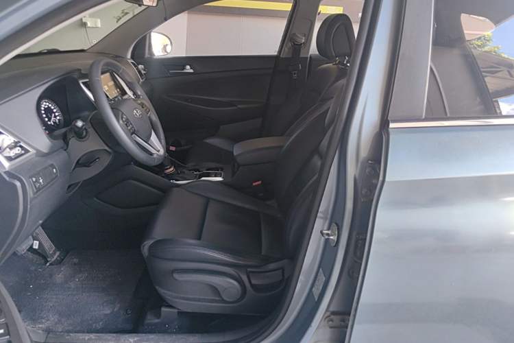 Used Hyundai Tucson 2015 1.6T Dual-Clutch Two-Wheel-Drive Smart Model Left Front Seat