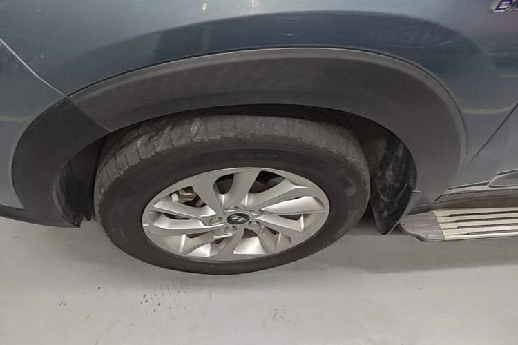 Used Hyundai Tucson 2015 1.6T Dual-Clutch Two-Wheel-Drive Smart Model Left Front Wheel Hub