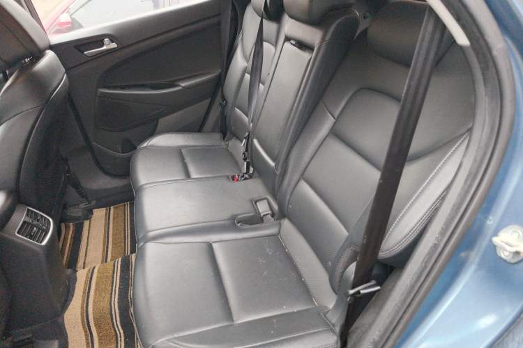 Used Hyundai Tucson 2015 1.6T Dual-Clutch Two-Wheel-Drive Smart Model Left Rear Seat