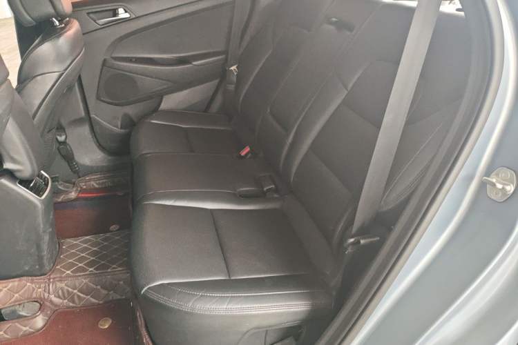 Used Hyundai Tucson 2015 1.6T Dual-Clutch Two-Wheel-Drive Smart Model Left Rear Seat