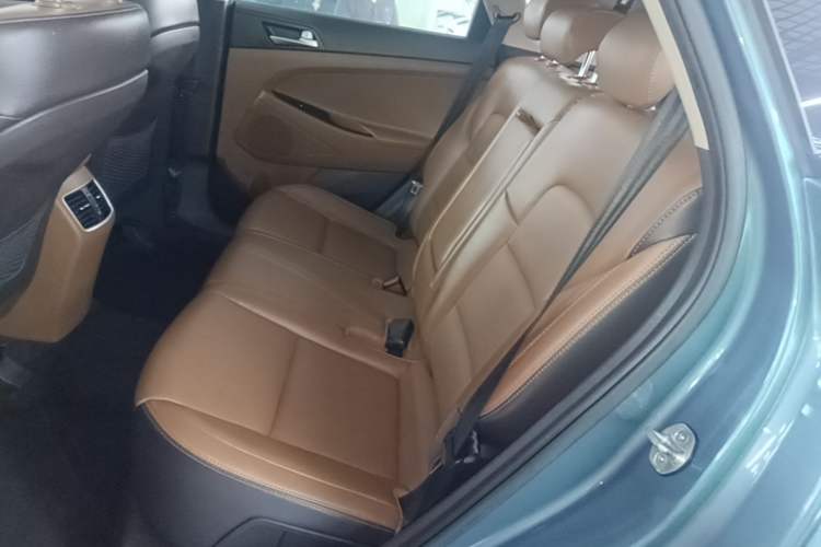 Used Hyundai Tucson 2015 1.6T Dual-Clutch Two-Wheel-Drive Smart Model Left Rear Seat