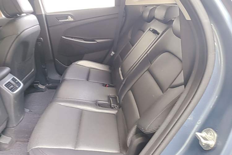 Used Hyundai Tucson 2015 1.6T Dual-Clutch Two-Wheel-Drive Smart Model Left Rear Seat