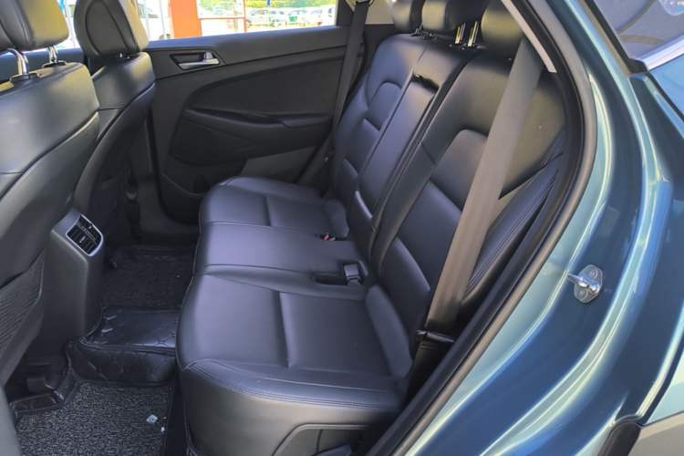 Used Hyundai Tucson 2015 1.6T Dual-Clutch Two-Wheel-Drive Smart Model Left Rear Seat