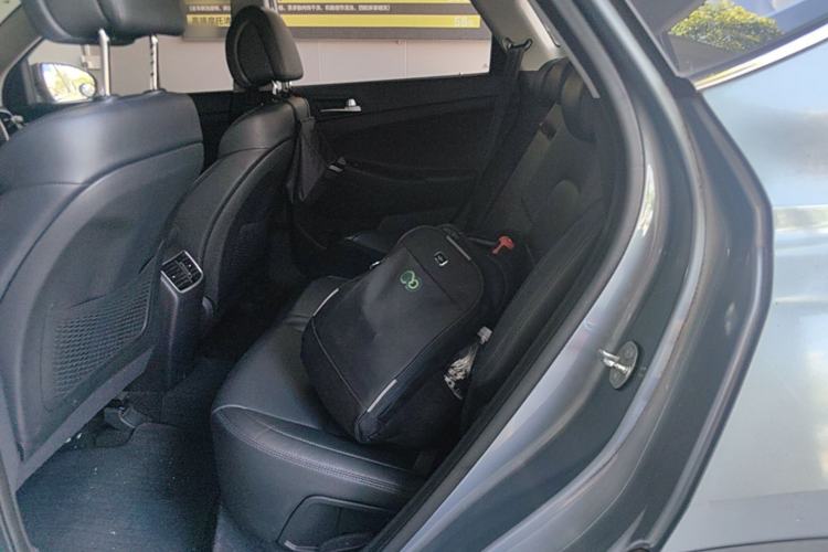 Used Hyundai Tucson 2015 1.6T Dual-Clutch Two-Wheel-Drive Smart Model Left Rear Seat