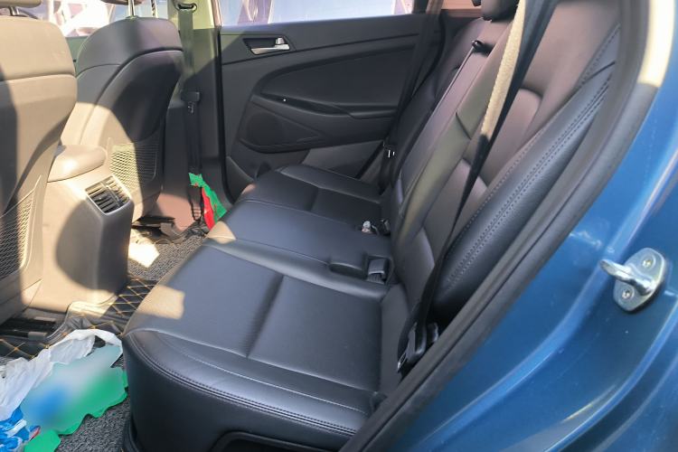 Used Hyundai Tucson 2015 1.6T Dual-Clutch Two-Wheel-Drive Smart Model Left Rear Seat
