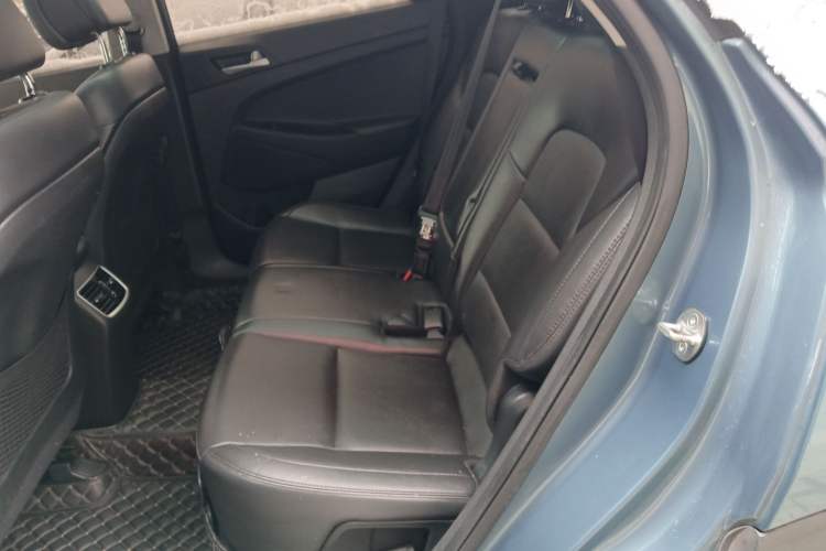 Used Hyundai Tucson 2015 1.6T Dual-Clutch Two-Wheel-Drive Smart Model Left Rear Seat