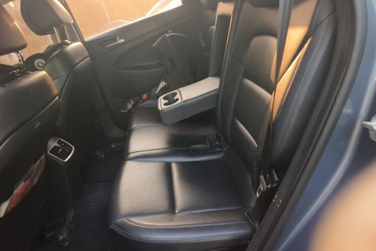 Used Hyundai Tucson 2015 1.6T Dual-Clutch Two-Wheel-Drive Smart Model Left Rear Seat