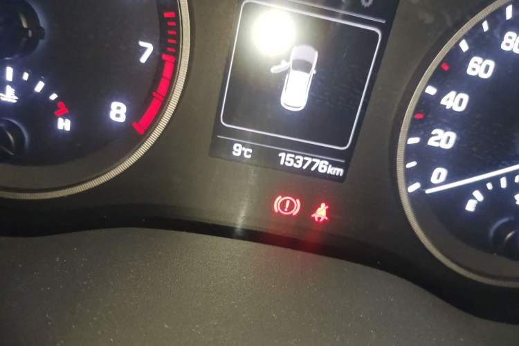 Used Hyundai Tucson 2015 1.6T Dual-Clutch Two-Wheel-Drive Smart Model Odometer Close Up
