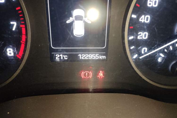 Used Hyundai Tucson 2015 1.6T Dual-Clutch Two-Wheel-Drive Smart Model Odometer Close Up