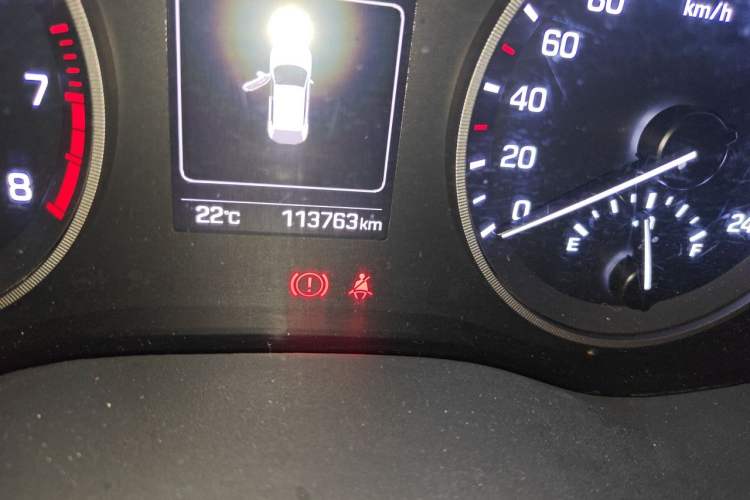 Used Hyundai Tucson 2015 1.6T Dual-Clutch Two-Wheel-Drive Smart Model Odometer Close Up