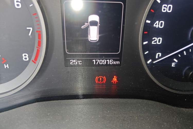 Used Hyundai Tucson 2015 1.6T Dual-Clutch Two-Wheel-Drive Leading Model Odometer Close Up