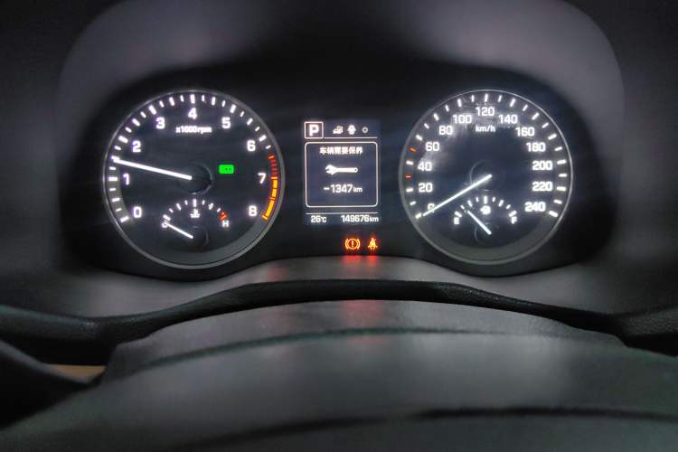 Used Hyundai Tucson 2015 1.6T Dual-Clutch Two-Wheel-Drive Leading Model Odometer Close Up