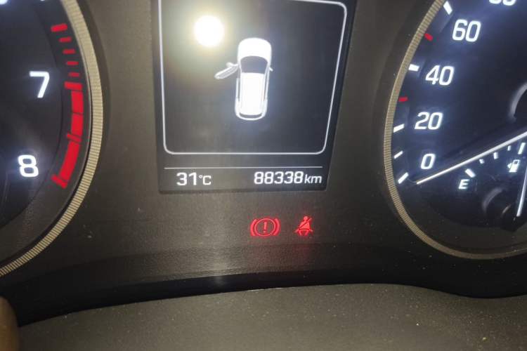 Used Hyundai Tucson 2015 1.6T Dual-Clutch Two-Wheel-Drive Smart Model Odometer Close Up