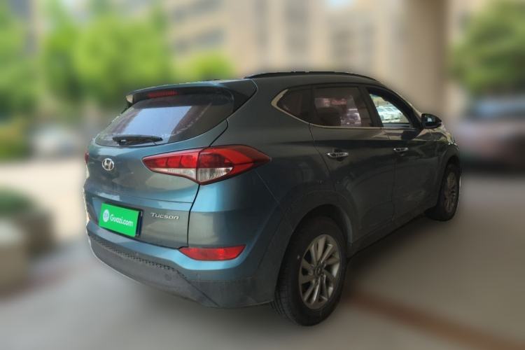 Used Hyundai Tucson 2015 2.0L Automatic Two-Wheel Drive Smart Version Rear Right 45 Deg