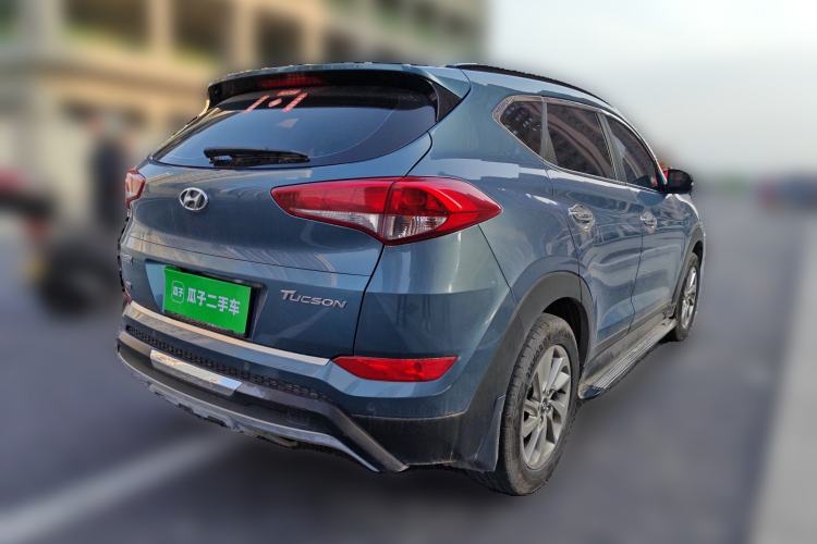 Used Hyundai Tucson 2015 2.0L Automatic Two-Wheel Drive Smart Version Rear Right 45 Deg
