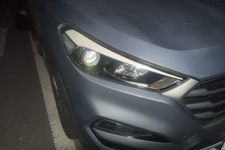 Used Hyundai Tucson 2015 1.6T Dual-Clutch Two-Wheel-Drive Smart Model Right Front Headlight