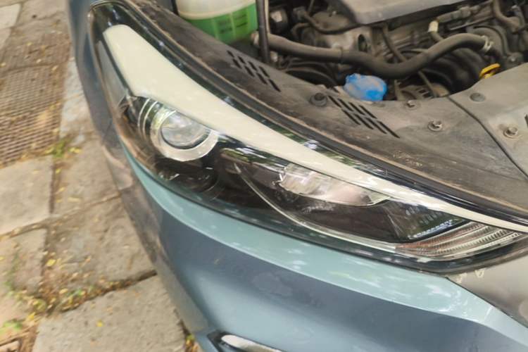 Used Hyundai Tucson 2015 1.6T Dual-Clutch Two-Wheel-Drive Leading Model Right Front Headlight