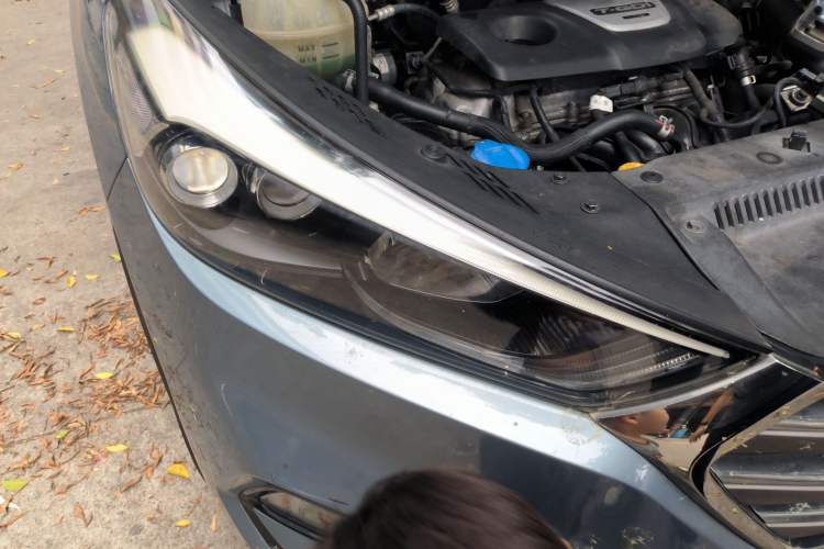 Used Hyundai Tucson 2015 1.6T Dual-Clutch Four-Wheel Drive Flagship Model Right Front Headlight