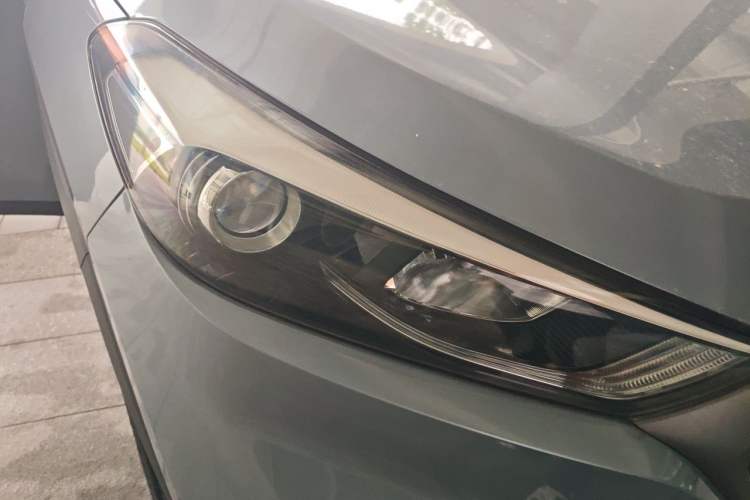 Used Hyundai Tucson 2015 1.6T Dual-Clutch Two-Wheel-Drive Smart Model Right Front Headlight