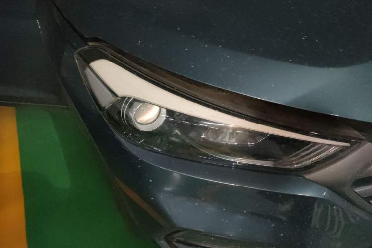 Used Hyundai Tucson 2015 1.6T Dual-Clutch Two-Wheel-Drive Smart Model Right Front Headlight