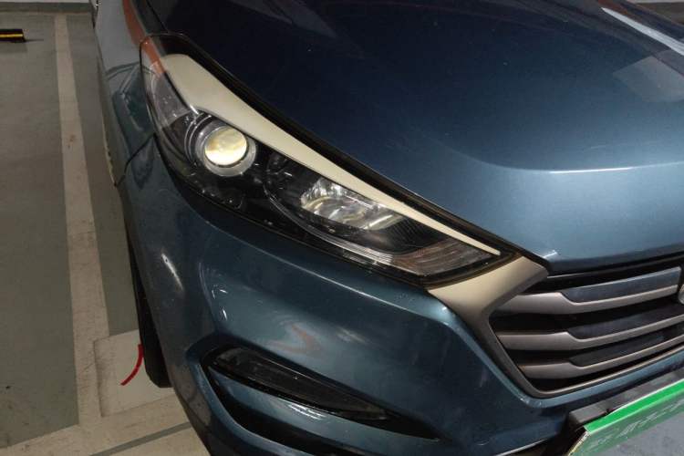 Used Hyundai Tucson 2015 1.6T Dual-Clutch Two-Wheel-Drive Smart Model Right Front Headlight