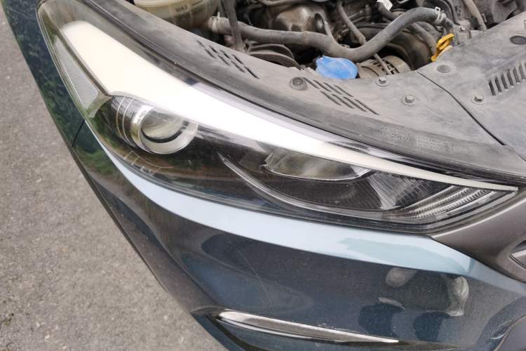 Used Hyundai Tucson 2015 1.6T Dual-Clutch Two-Wheel-Drive Smart Model Right Front Headlight