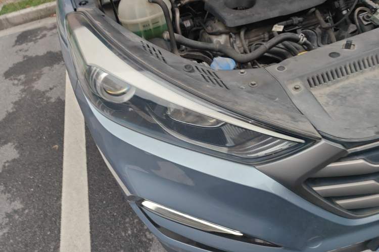 Used Hyundai Tucson 2015 1.6T Dual-Clutch Two-Wheel-Drive Smart Model Right Front Headlight