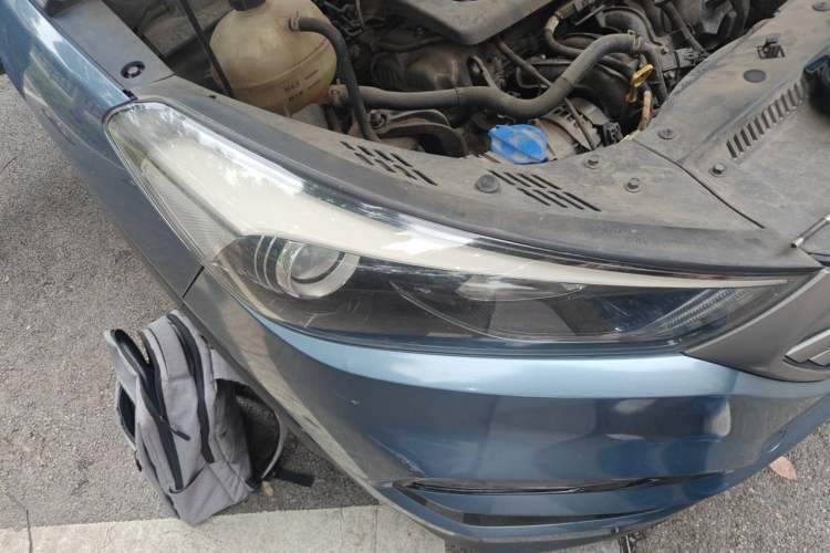 Used Hyundai Tucson 2015 1.6T Dual-Clutch Two-Wheel-Drive Leading Model Right Front Headlight