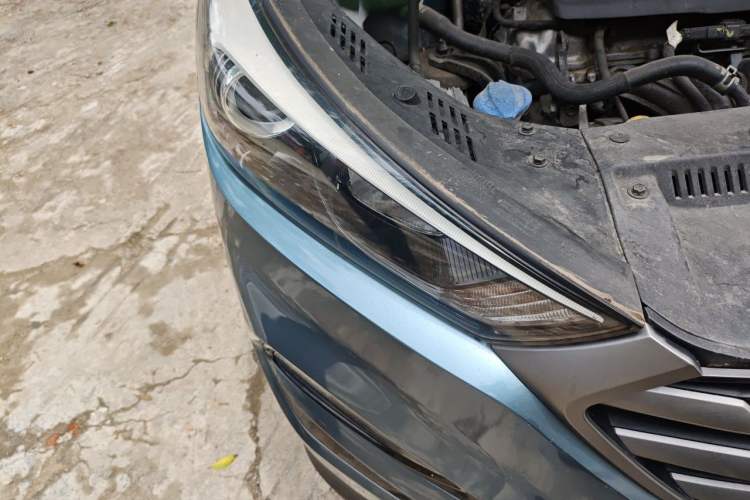 Used Hyundai Tucson 2015 1.6T Dual-Clutch Two-Wheel-Drive Smart Model Right Front Headlight