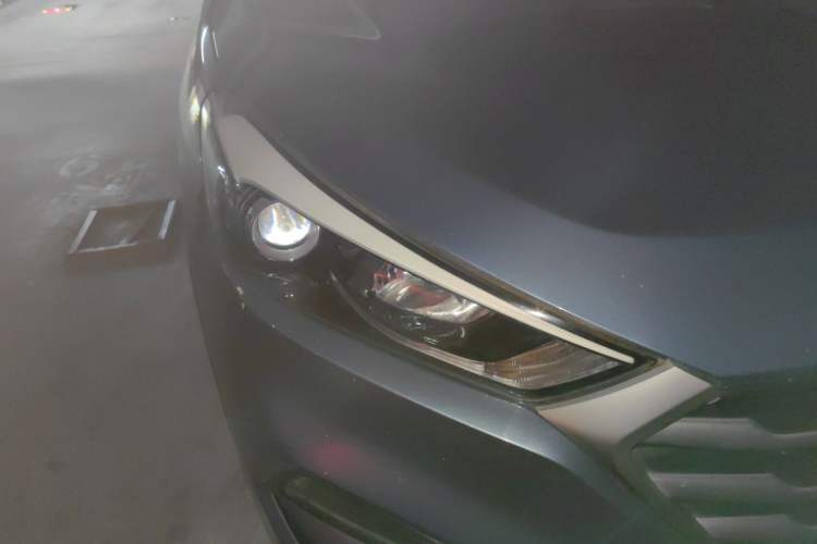 Used Hyundai Tucson 2015 1.6T Dual-Clutch Two-Wheel-Drive Smart Model Right Front Headlight