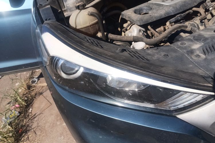 Used Hyundai Tucson 2015 1.6T Dual-Clutch Two-Wheel-Drive Smart Model Right Front Headlight