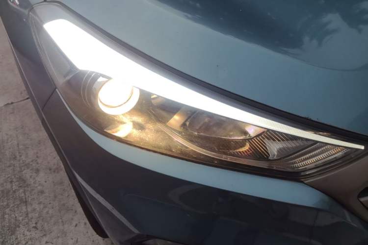 Used Hyundai Tucson 2015 1.6T Dual-Clutch Two-Wheel-Drive Smart Model Right Front Headlight