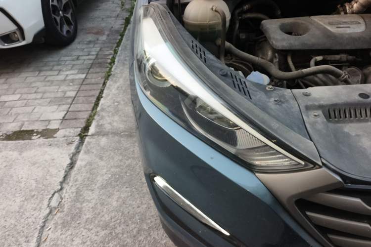 Used Hyundai Tucson 2015 1.6T Dual-Clutch Two-Wheel-Drive Smart Model Right Front Headlight