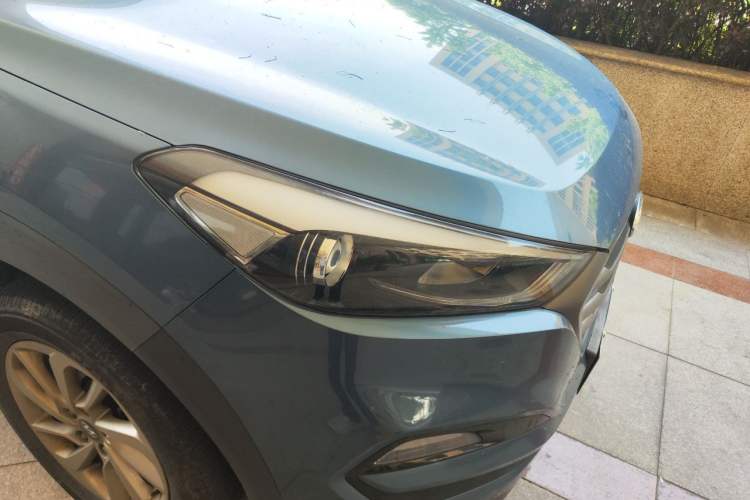 Used Hyundai Tucson 2015 2.0L Automatic Two-Wheel Drive Smart Version Right Front Headlight