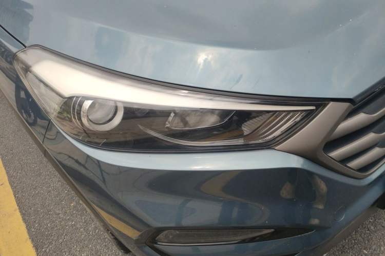Used Hyundai Tucson 2015 1.6T Dual-Clutch Two-Wheel-Drive Leading Model Right Front Headlight