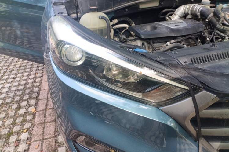 Used Hyundai Tucson 2015 1.6T Dual-Clutch Two-Wheel-Drive Smart Model Right Front Headlight